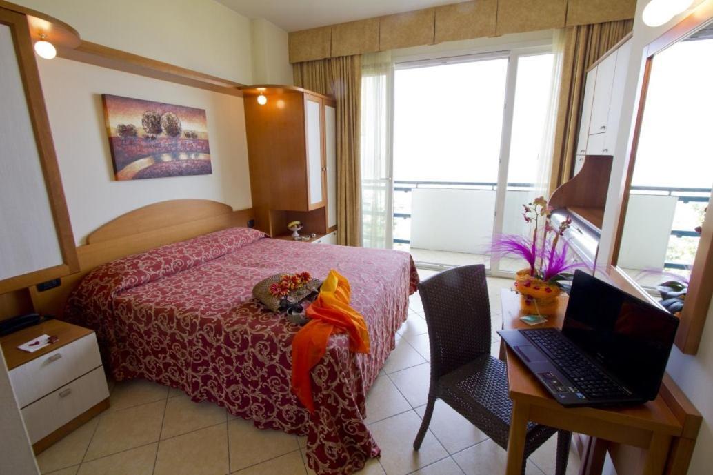 Hotel Palm Beach B&B Sea View ริมินี ภายนอก รูปภาพ