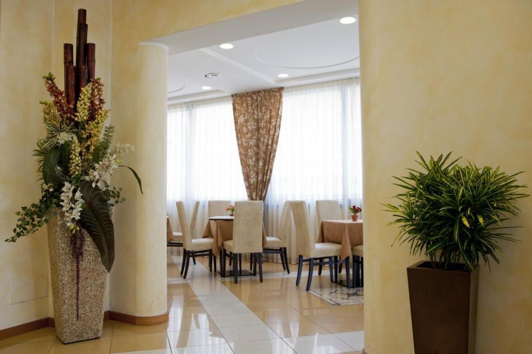 Hotel Palm Beach B&B Sea View ริมินี ภายนอก รูปภาพ