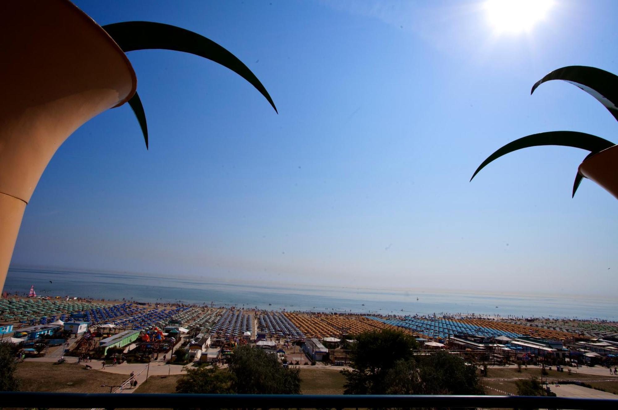 Hotel Palm Beach B&B Sea View ริมินี ภายนอก รูปภาพ
